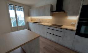 Cuisine aménagée avec ilot