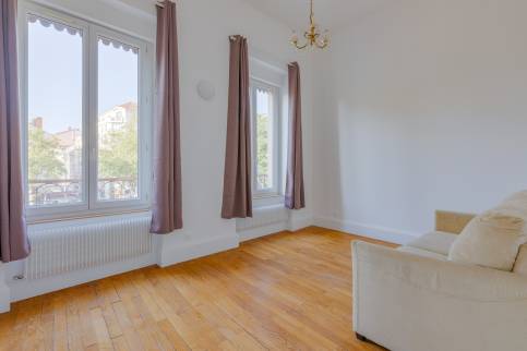 Lyon (Plateau de la Croix Rousse) : isolation des murs pour améliorer le DPE d'un appartement destiné à la location