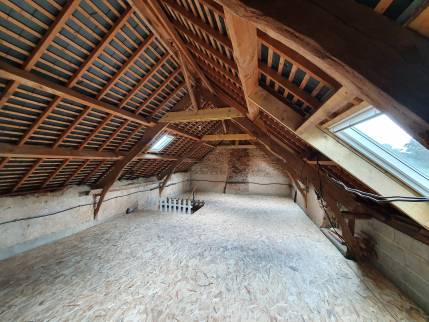 Espace habitable en devenir après aménagement des combles