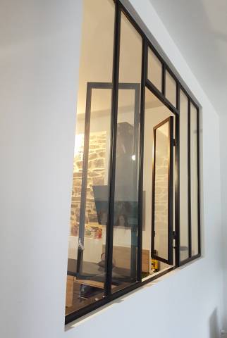 Verrière d'atelier passe plat en acier noir