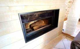 Gros plan sur le foyer fermé - Appoigny (89).