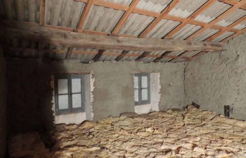 Combles avant travaux à Saintes