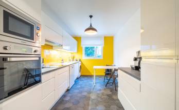 Mur jaune lumineux