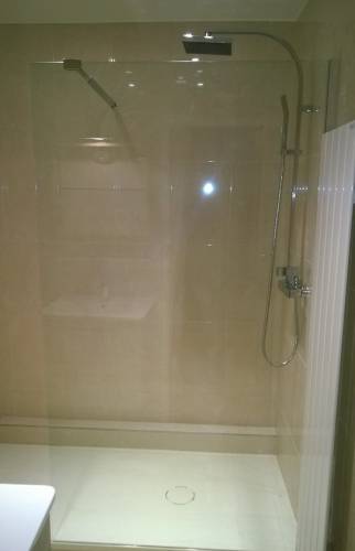 Mise en place plafonds leds intégrés douche avec receveur surélevé cuve extra plate robinetterie ciel de pluie - Meaux - 77100 -