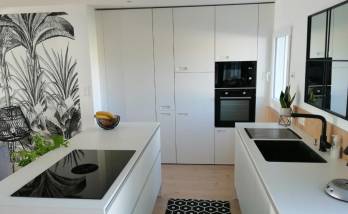 Mur d'éléments avec trompe l'œil