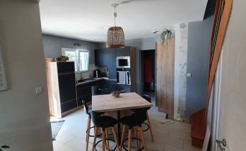 Rénovation de cuisine moderne terminée à Pont-Péan - Vue générale