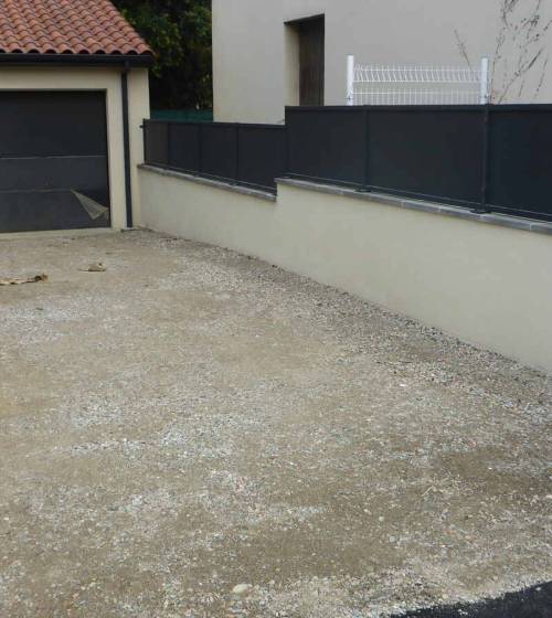 Travaux de terrassement devant garage - bouc bel air