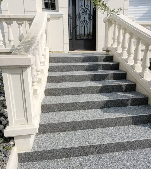 Rénovation d'escalier extérieur avec pose d'un revêtement en moquette de marbre - Val-de-Marne 94