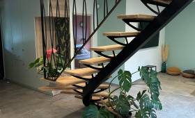 un nouvel escalier design pour cette entrée repensée