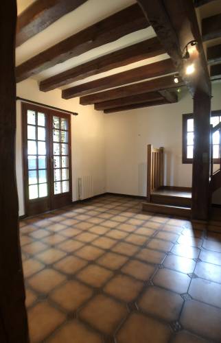 Salon avant travaux de rénovation à Saint Léger en Yvelines