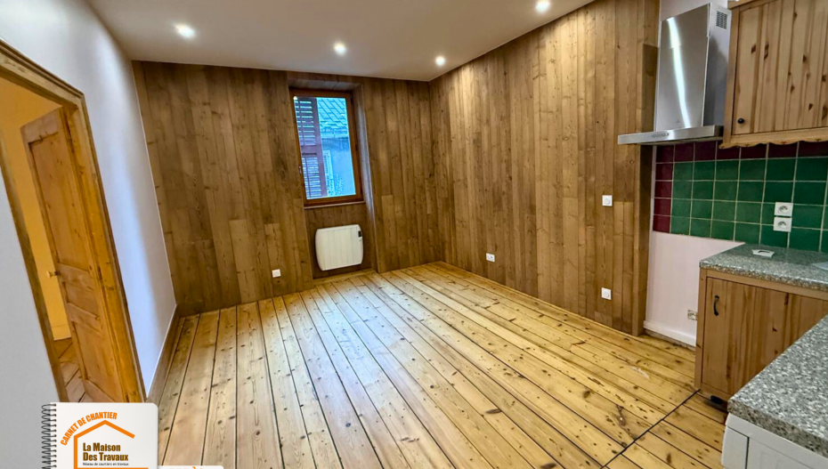 rénovation montagne Beaufort, appartement rénové Savoie, parquet bois massif, rénovation complète appartement, courtier en travaux Albertville