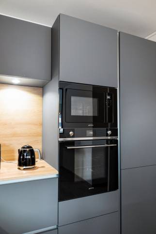 Projet de cuisine gris anthracite et Orange avec verrière, Lyon quai de Saone : zoom fours 