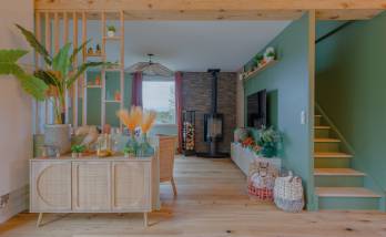 Rénovation d'une grande villa avec transformation de l'espace de vie, Les Chères (69380) : espace salon cosy avec poele à bois