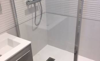 Rénovation de salle de bain - nouvelle douche avec paroi en verre - Nantes 44