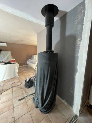 Poêle à bois avant travaux de rénovation de maison - Chabeuil 26120