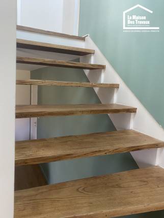 Rénovation marche d'escalier en bois à Vannes