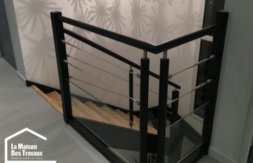 Garde-corps en aluminium tinté noir et semi vitré