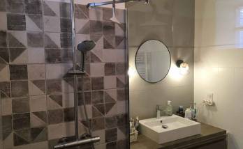 Rénovation de salle de bains en Loire-Atlantique - douche à l'italienne et vasque