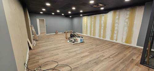  Rénovation de local commercial avec pose du revêtement de sol stratifié - Montauban 82000