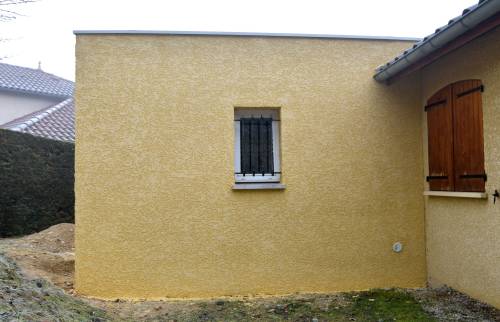 Façade latérale du nouveau garage maçonné à Champier