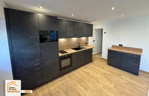  isolation intérieure Combloux, rénovation appartement montagne, peinture intérieure Savoie, cuisine moderne Haute-Savoie, courtier en travaux Chamonix, rénovation vieille ferme