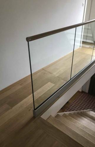 Habillage d'un escalier parquet massif, garde corps verre à Saint Louis