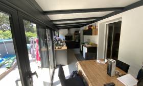 Vue intérieure de la véranda réalisée sur Ales 