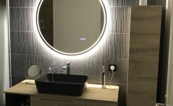 vasque et miroir à Cournon-d'Auvergne