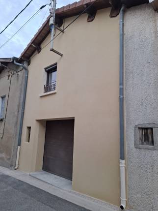 Mur extérieur de maison rénové après travaux de ravalement de façade - Meximieux 01800