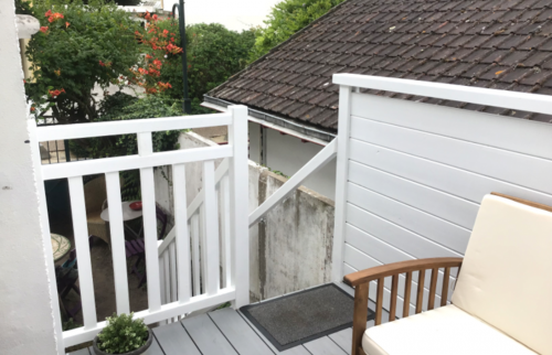 Garde-corps en bois peint