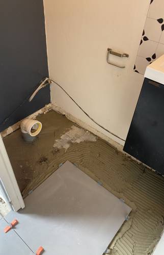 Pose carrelage sol WC, plus grand, plus moderne 