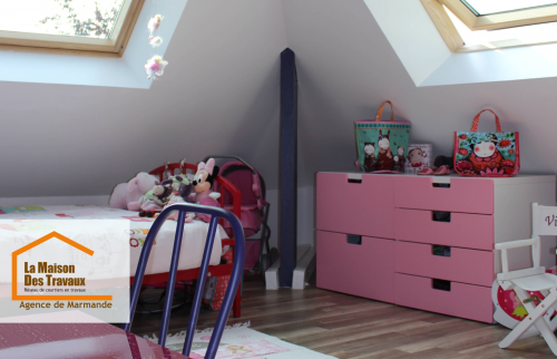 Une chambre d’enfant colorée et pleine de lumière sous les combles : un projet signé La Maison Des Travaux Marmande.