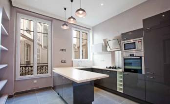 Une cuisine gris anthracite à Paris