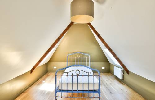 Création d'une chambre en mezzanine sur un salon cathédrale 