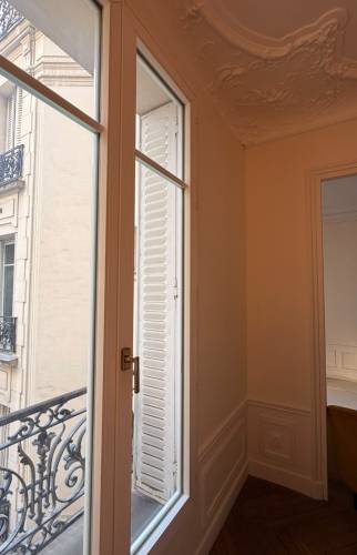 Fenêtre et cimaises, appartement haussmannien Wagram