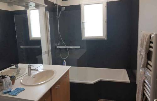 Rénovation de la salle de bain avec du béton ciré à Cognac