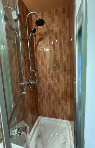 salle de bain étroite à paris