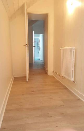 Rénovation couloir étage et sol stratifié à Saint-Lunaire