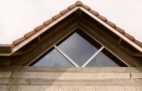 Lucarne de toit triangulaire en saillie sur toiture - final - – Poissy – 78300 - 