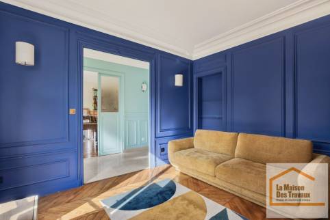 renovation-salon-moulures-peinture-bleue-asnieres