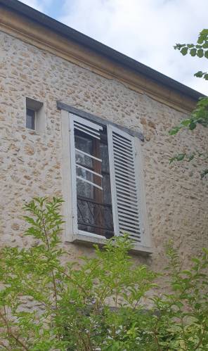 Persiennes avant travaux de menuiserie extérieure - Brie-Comte-Robert 77170