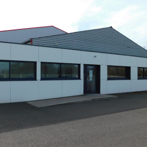 Extension d'un bâtiment agricole - Dominique Citté Claes - La Maison Des Architectes