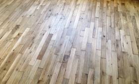 Rénovation d’un parquet en chêne massif à Clairefontaine 78