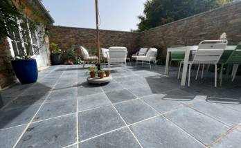 La terrasse avec son dallage