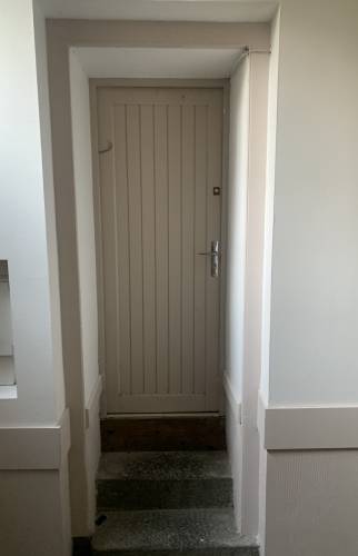 porte d'entrée repeinte La Maison Des Travaux Bruz