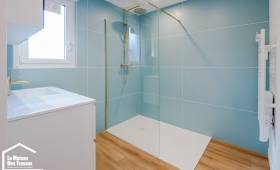 Grande douche à receveur plat 