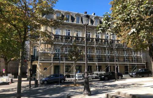 Rénovation d'une façade d'un immeuble à Paris étoile