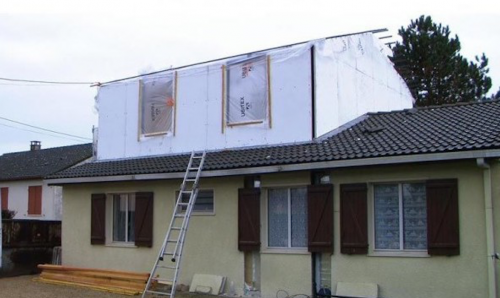 travaux pour agrandir une maison par le haut