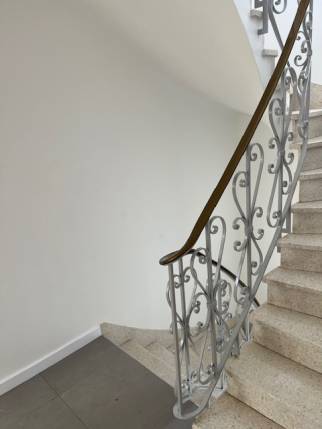 Cage d'escalier avec rénovation de mur et plafond - Nantes 44