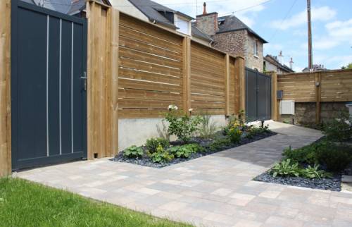 Allée et aménagement de jardin à Boulogne-sur-Mer vue 2